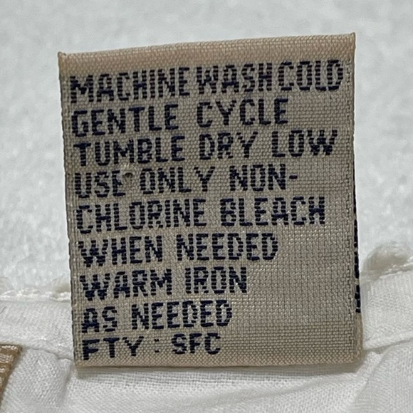 New Direction Floral Embroidered White Top Crochet Sleeveless Button Up Size M - Picture 9 of 10